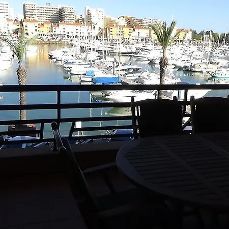 Marina شقة فيلامورا